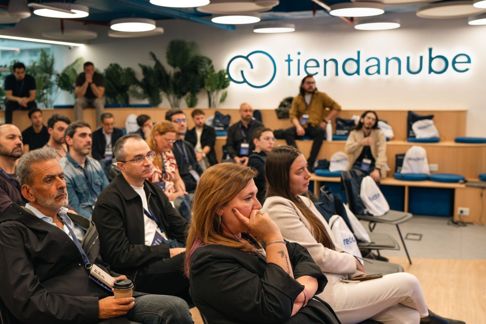Público de la charla Del hype a la rentabilidad en el espacio de Tiendanube
